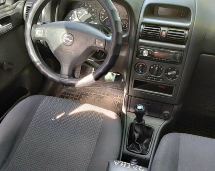 Черный Опель Астра, объемом двигателя 1.4 л и пробегом 304 тыс. км за 3250 $, фото 5 на Automoto.ua