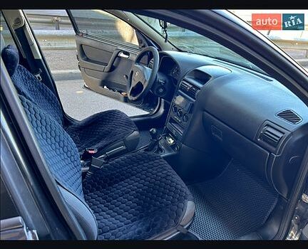 Черный Опель Астра, объемом двигателя 1.4 л и пробегом 140 тыс. км за 3300 $, фото 3 на Automoto.ua
