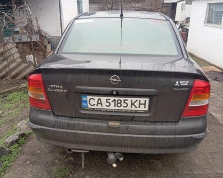 Черный Опель Астра, объемом двигателя 1.4 л и пробегом 280 тыс. км за 3700 $, фото 4 на Automoto.ua