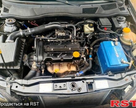 Черный Опель Астра, объемом двигателя 1.4 л и пробегом 412 тыс. км за 3100 $, фото 5 на Automoto.ua