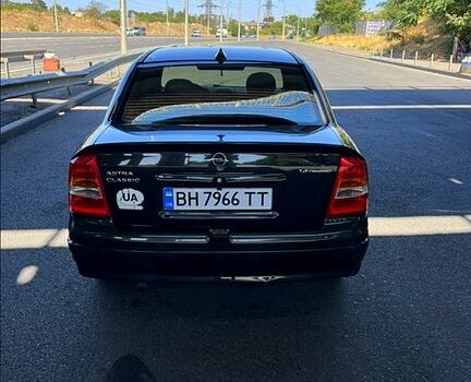 Черный Опель Астра, объемом двигателя 1.4 л и пробегом 140 тыс. км за 3300 $, фото 5 на Automoto.ua