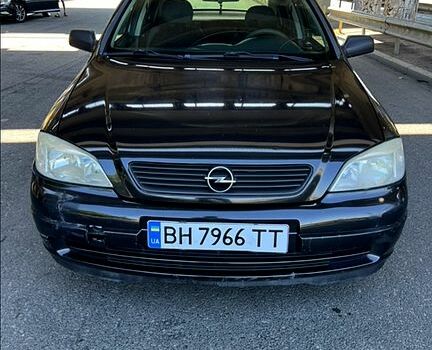 Черный Опель Астра, объемом двигателя 1.4 л и пробегом 140 тыс. км за 3300 $, фото 4 на Automoto.ua