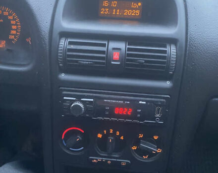 Черный Опель Астра, объемом двигателя 1.4 л и пробегом 229 тыс. км за 3200 $, фото 22 на Automoto.ua