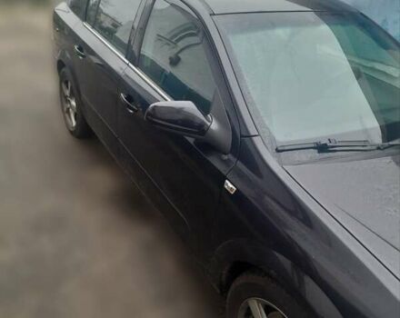 Черный Опель Астра, объемом двигателя 1.6 л и пробегом 180 тыс. км за 3800 $, фото 1 на Automoto.ua