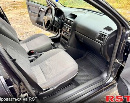 Черный Опель Астра, объемом двигателя 1.4 л и пробегом 176 тыс. км за 4390 $, фото 7 на Automoto.ua