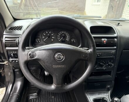 Черный Опель Астра, объемом двигателя 1.4 л и пробегом 160 тыс. км за 4000 $, фото 7 на Automoto.ua