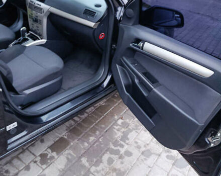 Черный Опель Астра, объемом двигателя 1.8 л и пробегом 212 тыс. км за 4999 $, фото 12 на Automoto.ua