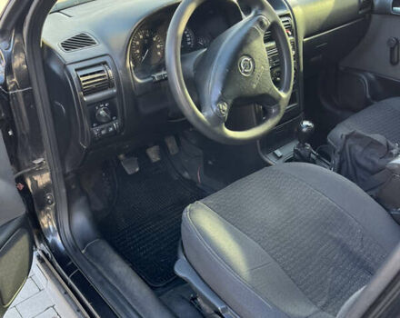 Черный Опель Астра, объемом двигателя 1.36 л и пробегом 178 тыс. км за 4000 $, фото 1 на Automoto.ua