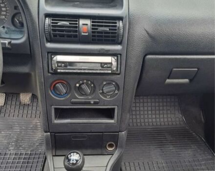 Чорний Опель Астра, об'ємом двигуна 1.4 л та пробігом 281 тис. км за 2200 $, фото 3 на Automoto.ua