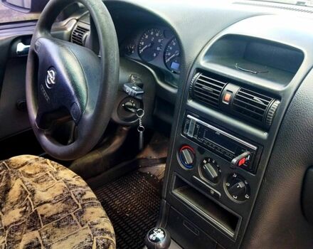 Черный Опель Астра, объемом двигателя 1.4 л и пробегом 141 тыс. км за 4000 $, фото 2 на Automoto.ua