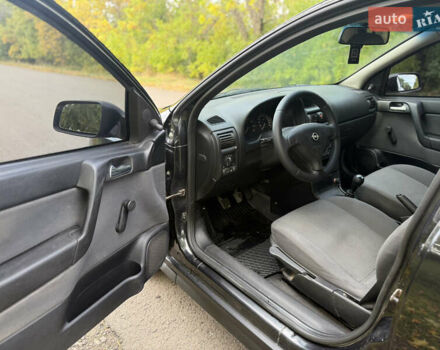 Черный Опель Астра, объемом двигателя 1.4 л и пробегом 250 тыс. км за 3650 $, фото 6 на Automoto.ua
