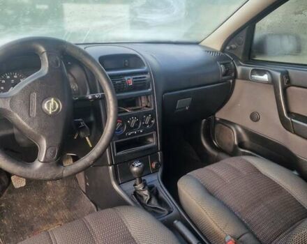 Черный Опель Астра, объемом двигателя 1.39 л и пробегом 180 тыс. км за 2550 $, фото 7 на Automoto.ua