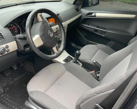 Черный Опель Астра, объемом двигателя 1.6 л и пробегом 180 тыс. км за 5200 $, фото 9 на Automoto.ua