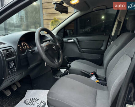 Черный Опель Астра, объемом двигателя 1.4 л и пробегом 102 тыс. км за 3600 $, фото 19 на Automoto.ua