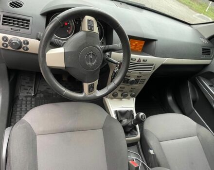 Черный Опель Астра, объемом двигателя 1.6 л и пробегом 180 тыс. км за 5200 $, фото 10 на Automoto.ua