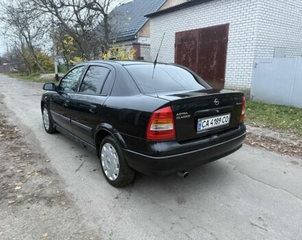 Черный Опель Астра, объемом двигателя 1.6 л и пробегом 250 тыс. км за 3750 $, фото 2 на Automoto.ua
