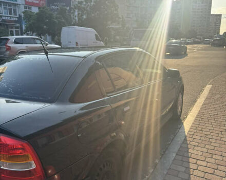 Черный Опель Астра, объемом двигателя 1.6 л и пробегом 300 тыс. км за 3500 $, фото 4 на Automoto.ua