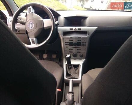 Черный Опель Астра, объемом двигателя 1.6 л и пробегом 159 тыс. км за 6000 $, фото 9 на Automoto.ua