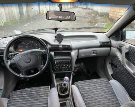 Черный Опель Астра, объемом двигателя 1.8 л и пробегом 100 тыс. км за 1250 $, фото 8 на Automoto.ua