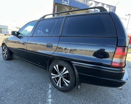 Черный Опель Астра, объемом двигателя 1.7 л и пробегом 590 тыс. км за 2400 $, фото 5 на Automoto.ua