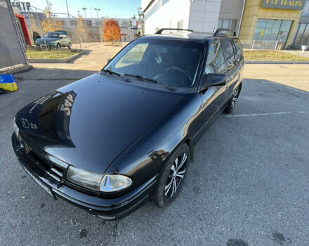 Черный Опель Астра, объемом двигателя 1.7 л и пробегом 590 тыс. км за 2400 $, фото 1 на Automoto.ua