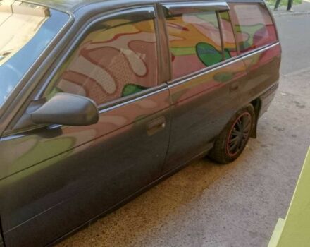 Черный Опель Астра, объемом двигателя 1.6 л и пробегом 500 тыс. км за 1850 $, фото 2 на Automoto.ua