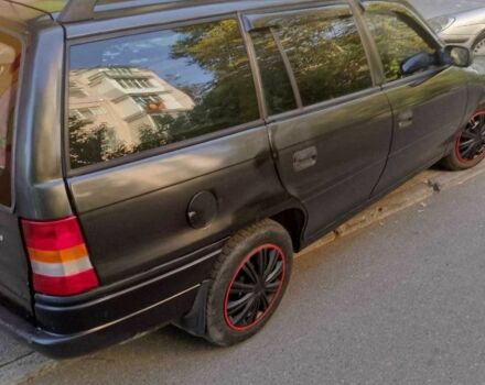 Черный Опель Астра, объемом двигателя 1.6 л и пробегом 500 тыс. км за 1850 $, фото 6 на Automoto.ua