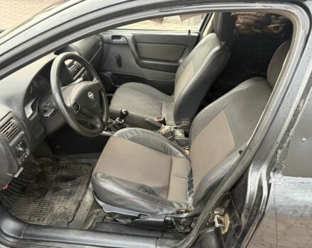 Черный Опель Астра, объемом двигателя 1.7 л и пробегом 666 тыс. км за 1375 $, фото 10 на Automoto.ua