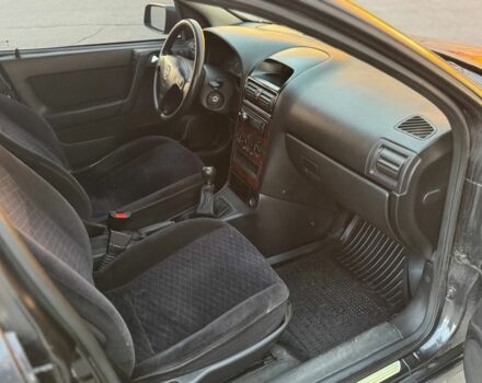 Черный Опель Астра, объемом двигателя 2 л и пробегом 200 тыс. км за 2700 $, фото 6 на Automoto.ua