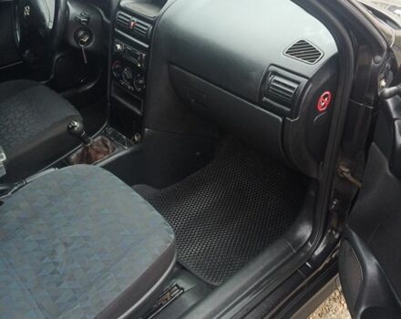 Черный Опель Астра, объемом двигателя 1.6 л и пробегом 350 тыс. км за 2650 $, фото 19 на Automoto.ua