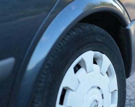 Черный Опель Астра, объемом двигателя 1.7 л и пробегом 270 тыс. км за 3900 $, фото 11 на Automoto.ua