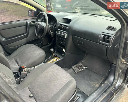 Черный Опель Астра, объемом двигателя 1.7 л и пробегом 300 тыс. км за 1200 $, фото 6 на Automoto.ua