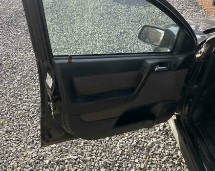 Черный Опель Астра, объемом двигателя 2.2 л и пробегом 300 тыс. км за 1800 $, фото 5 на Automoto.ua