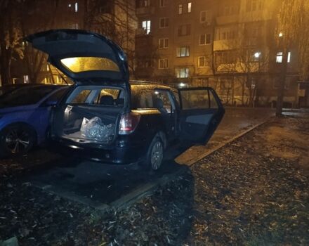 Черный Опель Астра, объемом двигателя 2 л и пробегом 250 тыс. км за 2367 $, фото 2 на Automoto.ua