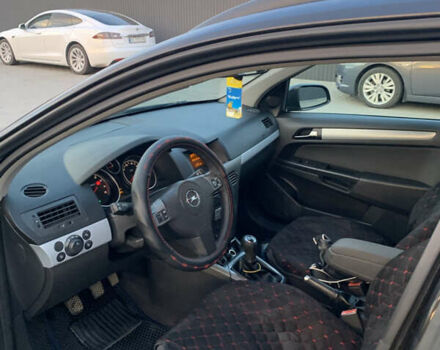 Черный Опель Астра, объемом двигателя 1.6 л и пробегом 222 тыс. км за 4800 $, фото 9 на Automoto.ua