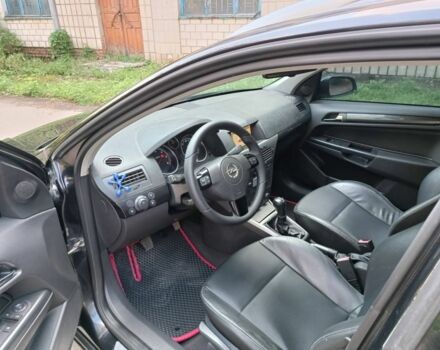 Черный Опель Астра, объемом двигателя 1.9 л и пробегом 250 тыс. км за 4500 $, фото 4 на Automoto.ua