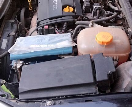 Черный Опель Астра, объемом двигателя 1.6 л и пробегом 283 тыс. км за 4400 $, фото 4 на Automoto.ua