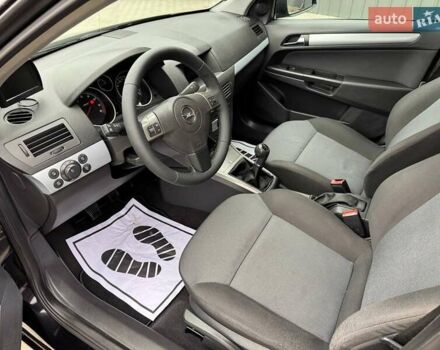 Черный Опель Астра, объемом двигателя 1.6 л и пробегом 229 тыс. км за 4900 $, фото 7 на Automoto.ua