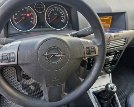 Черный Опель Астра, объемом двигателя 1.6 л и пробегом 270 тыс. км за 5300 $, фото 10 на Automoto.ua