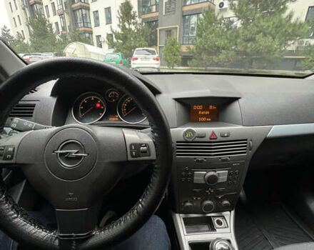 Черный Опель Астра, объемом двигателя 1.7 л и пробегом 330 тыс. км за 5200 $, фото 18 на Automoto.ua