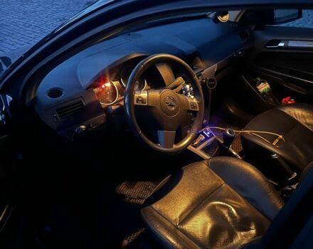 Чорний Опель Астра, об'ємом двигуна 1.6 л та пробігом 269 тис. км за 6100 $, фото 4 на Automoto.ua