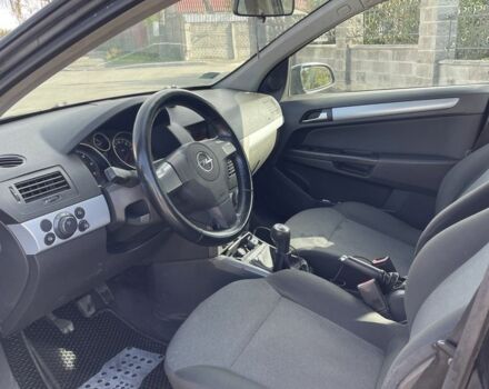 Черный Опель Астра, объемом двигателя 1.7 л и пробегом 320 тыс. км за 4250 $, фото 12 на Automoto.ua