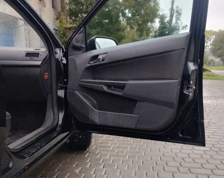 Черный Опель Астра, объемом двигателя 1.6 л и пробегом 415 тыс. км за 4150 $, фото 3 на Automoto.ua