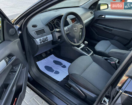 Черный Опель Астра, объемом двигателя 1.6 л и пробегом 235 тыс. км за 5800 $, фото 12 на Automoto.ua