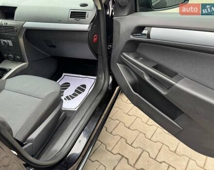 Черный Опель Астра, объемом двигателя 1.6 л и пробегом 229 тыс. км за 4900 $, фото 12 на Automoto.ua