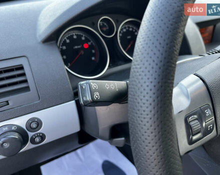 Черный Опель Астра, объемом двигателя 1.6 л и пробегом 235 тыс. км за 5800 $, фото 15 на Automoto.ua