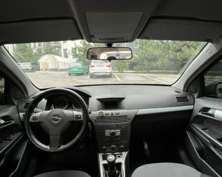 Черный Опель Астра, объемом двигателя 1.7 л и пробегом 330 тыс. км за 5200 $, фото 6 на Automoto.ua