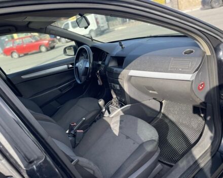 Черный Опель Астра, объемом двигателя 1.7 л и пробегом 320 тыс. км за 4250 $, фото 10 на Automoto.ua