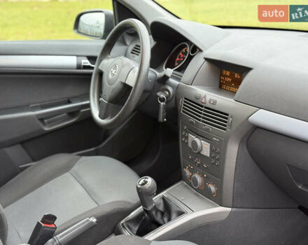 Чорний Опель Астра, об'ємом двигуна 1.6 л та пробігом 210 тис. км за 4750 $, фото 12 на Automoto.ua