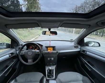 Черный Опель Астра, объемом двигателя 1.9 л и пробегом 333 тыс. км за 2600 $, фото 4 на Automoto.ua